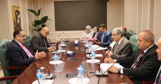وزير الكهرباء يستقبل نظيره الفلسطينى لبحث سبل التعاون بين البلدين