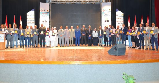 تكريم الزميلين محمد سعودى وإيمان حكيم فى مهرجان "إعلام المنيا".. صور