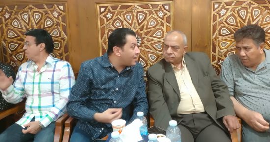 مصطفى كامل وسوما وأركان فؤاد يقدمون واجب العزاء فى والدة محمد الموجى