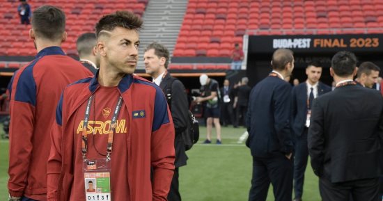 لاعبو روما يتفقدون ملعب بوشكاش أرينا قبل نهائي الدوري الأوروبي.. فيديو