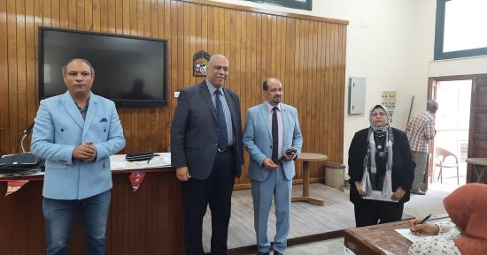 عميد "زراعة الإسكندرية" يتفقد لجان الامتحانات ومتابعة التزام الطلاب