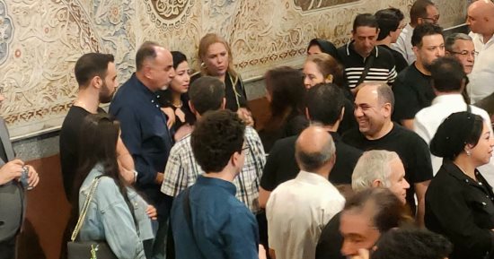 جنات وريهام عبد الحكيم ومى فاروق يقدمن واجب العزاء فى والدة المايسترو محمد الموجى