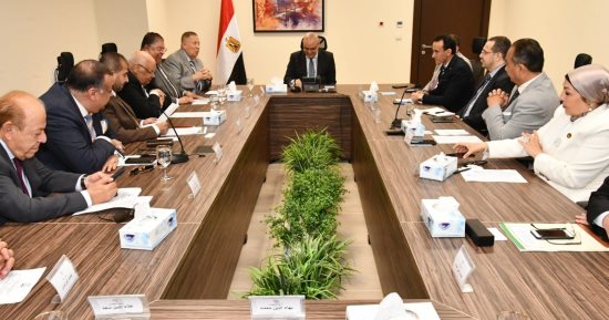 وزير الإسكان يلتقى أعضاء اتحاد المستثمرين لبحث سبل تعزيز المشروعات الاستثمارية