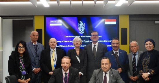 جامعة الإسكندرية توقع أول درجة بكالوريوس طب أسنان مشتركة مع جامعة مانشستر البريطانية
