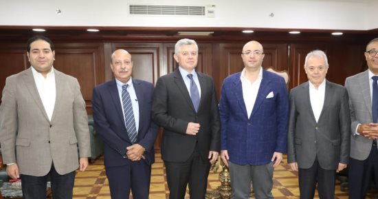 محافظ بنىي سويف يبحث إقامة مشروعات فى مجال الطاقة الشمسية وتخزين أُكسيد الكربون