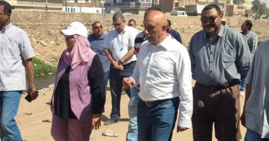 نائب محافظ أسوان تتفقد مشروع تغطية الأجزاء المتبقية من مصرف السيل بطول بأسوان