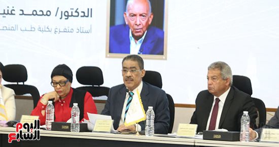 إكسترا نيوز تسلط الضوء على جلسات الحوار الوطنى.. عضو تنسيقية شباب الأحزاب: حريصون على التحدث مع المواطنين والتركيز على المعلم والتعليم.. وصديق عطية: القيادة السياسية مهتمة بالتعليم وتضعه على أولويات ملفاتها