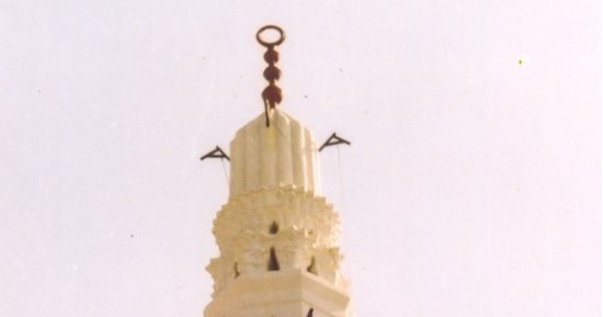 حكاية مئذنة مسجد أبو العباس الحريثى بالمحلة أول مئذنة أقيمت فى المدينة فى العصر العثمانى.. عمرها 479 عامًا.. وأنشأ المسجد شهاب الدين أبو العباس.. وتتكون من طابقين ومازالت محتفظة بشكلها المعمارى العتيق.. صور