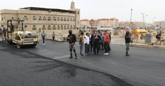 محافظ كفر الشيخ يتفقد المشروعات الخدمية وتوسعة الطرق ورصفها 