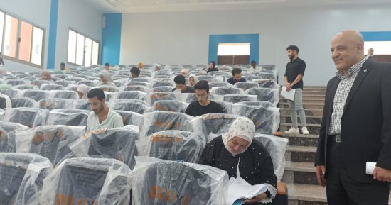 رئيس جامعة أسوان يتفقد امتحانات الفصل الدراسى الثانى للكليات.. صور
