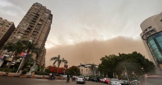 نصائح المرور لتفادى حوادث الطرق أثناء الرياح المثيرة للرمال والأتربة