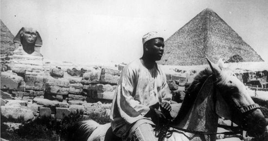لقطات من حياة المتمرد.. ذكرى رحيل أسطورة الملاكمة محمد على كلاى 