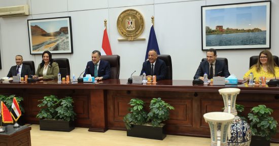 وزير السياحة يبحث مع نائب وزير الثقافة بالصين تعزيز أوجه التعاون 