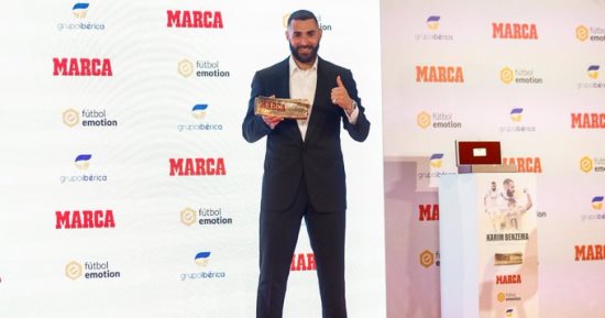 بنزيما يتوج بجائزة الأسطورة ويعلق على مستقبله مع ريال مدريد