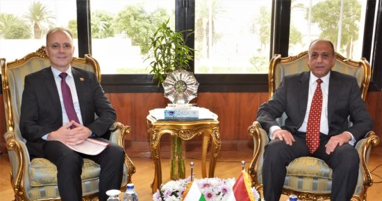 وزير الطيران يبحث مع سفير بلغاريا أوجه التعاون المشترك فى مجال النقل الجوى