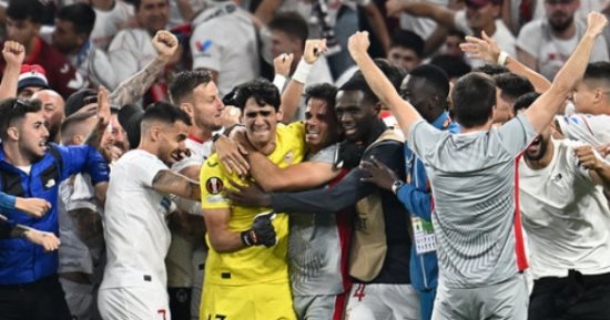 ياسين بونو أفضل لاعب فى ليلة تتويج إشبيلية بالدوري الأوروبي