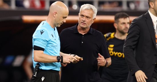 جماهير روما تعتدى على حكم نهائي الدوري الأوروبي فى المطار.. فيديو
