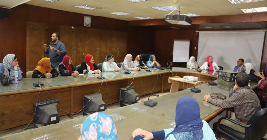 وزارة العمل تنظم ندوة تثقيفية عن العنف ضد المرأة والمساواة بين الجنسين