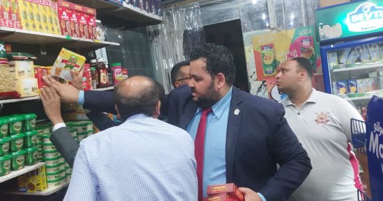 تموين الأقصر تضبط كميات من السلع منتهية الصلاحية فى الأسواق .. صور