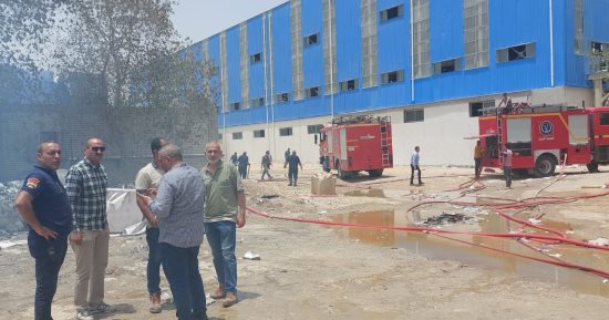 السكرتير العام المساعد لبنى سويف يتفقد موقع حريق بأحد مصانع الورق