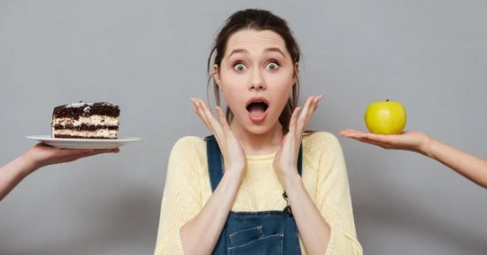 أخطاء شائعة يتبعها البعض أثناء إنقاص الوزن.. أبرزها أكل الفاكهة بكثرة