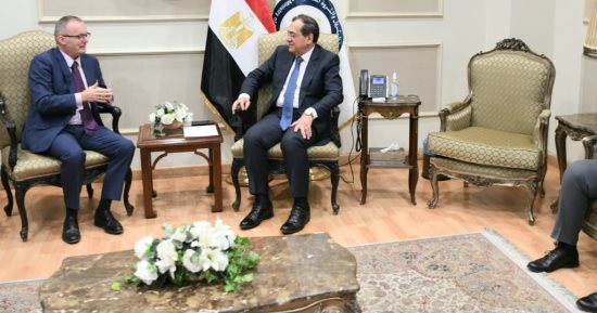سفير التشيك يعرض رغبة شركات بلاده في الاستثمار بالتعدين والهيدروجين الأخضر في مصر