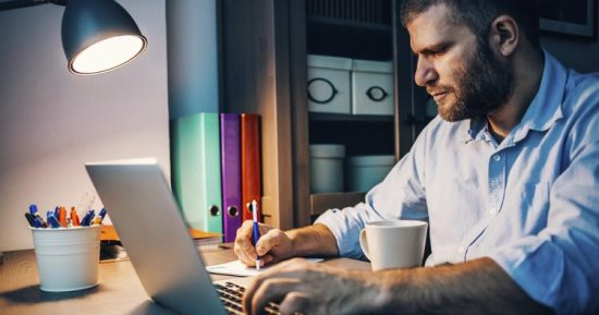 نصائح تساعدك على اكتشاف نقاط الضعف فى عملك.. علشان تحقق طموحك