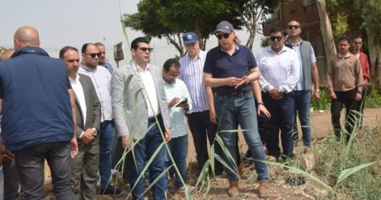 وزير الموارد المائية والري يتفقد ترعة أبو الأخضر و يأمر باستمرار أعمال تطهير و تبطين الترع بالشرقية