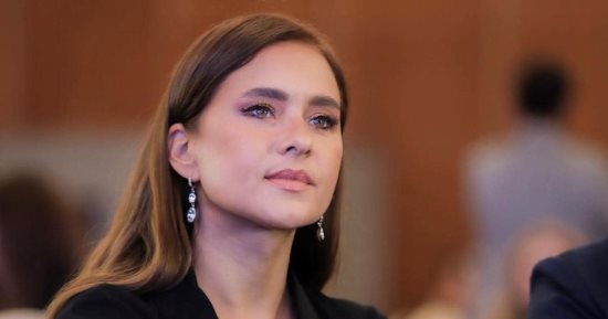 نيللى كريم تشكر المجلس القومى للمرأة على تكريمها عن مسلسل "عملة نادرة"