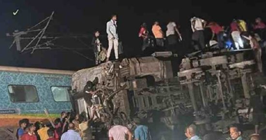 ارتفاع حصيلة ضحايا اصطدام قطارين فى الهند إلى 288 قتيلا وأكثر من 900 جريح