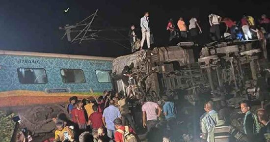 العالم هذا المساء.. 50 قتيلا ونحو 300 مصاب فى تصادم قطارين شرقى الهند.. وزيرا خارجية السعودية وإيران يبحثان خطوات استئناف العلاقات.. بوتين: لن نسمح للأعداء بزعزعة استقرار روسيا.. صور