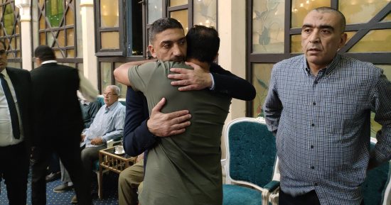 أيمن شوقى وأحمد عادل يقدمان واجب العزاء في والد إسلام الشاطر بالإسكندرية.. صور 
