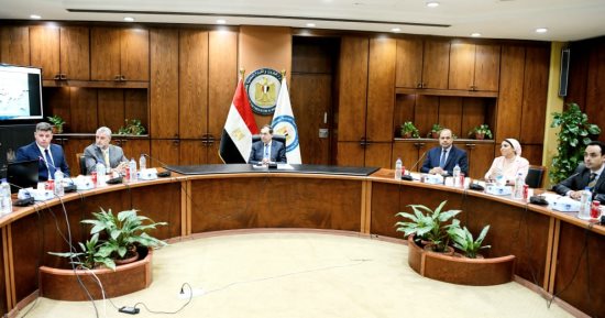 وزير البترول يسلم الرخصة الثانية لمزاولة تموين السفن بالوقود فى الموانئ المصرية