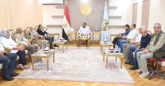 محافظ مطروح يوجه بتقديم الخدمات الطبية للمرضى غير الخاضعين للتأمين الصحى