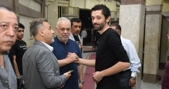 نجوم الفن يقدمون واجب العزاء فى والدة المخرج خيرى سالم .. صور