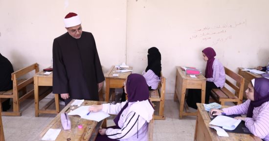 رئيس جامعة الأزهر يتفقد لجان امتحان الشهادة الثانوية الأزهرية فى يومها الأول
