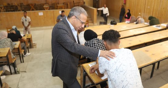 رئيس جامعة جنوب الوادي: توفير التهوية ومبردات المياه بلجان امتحانات كليات الجامعة