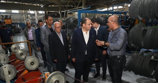 وزير الصناعة ومحافظ بورسعيد يتفقدان عددا من المصانع بجنوب بورسعيد