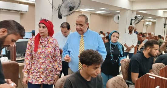 رئيس جامعة الأقصر يتفقد امتحانات السياحة والفنادق والآثار والفنون الجميلة.. صور