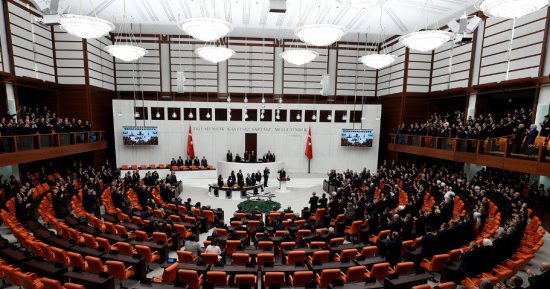 العالم هذا المساء.. أردوغان يؤدى اليمين الدستورية رئيسا لتركيا لولاية ثالثة.. واشنطن وطوكيو وسول تطلق آلية ثلاثية لمراقبة صواريخ كوريا الشمالية..روسيا ترفض وساطة فرنسا فى حل النزاع الأوكرانى وتعتبرها طرفا فعليا