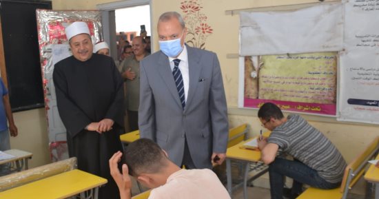 محافظ القليوبية يتفقد لجان الثانوية الأزهرية للاطمئنان على سير الامتحانات
