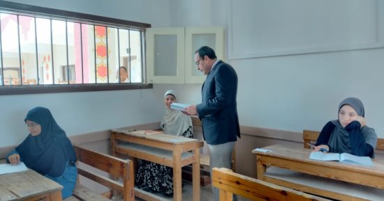 طلاب الثانوية الأزهرية يبدأون أول أيام امتحانات نهاية العام.. محافظ شمال سيناء يتفقد لجان العريش.. رئيس "أزهر الأقصر": تعقيم وتطهير مستمر للجان.. و3 آلاف و520 طالبا يؤدون الامتحان بكفر الشيخ.. صور