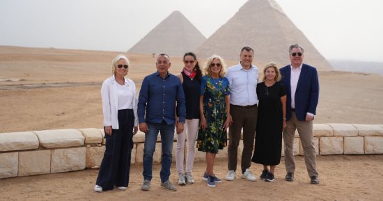 جيل بايدن قرينة الرئيس الأمريكى تستقبل عيد ميلادها بزيارة للأهرامات وأبو الهول