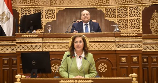 وزيرة التخطيط ترد على تساؤلات أعضاء الشيوخ وتكشف ملامح خطة التنمية للعام المالى 23/2024.. اعتمدت على استكمال مشروعات وصلت نسبة التنفيذ فيها لـ70%.. وتؤكد: الدولة تستهدف زيادة الاستثمارات الخضراء بالخطة إلى 50%