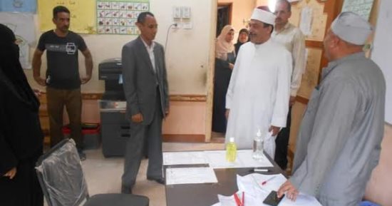 رئيس منطقة سوهاج الأزهرية يتفقد بدء امتحانات الشهادة الثانوية للقسم الأدبى