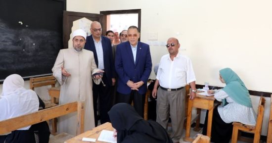 محافظ الشرقية يتفقد لجان امتحانات الثانوية الأزهرية