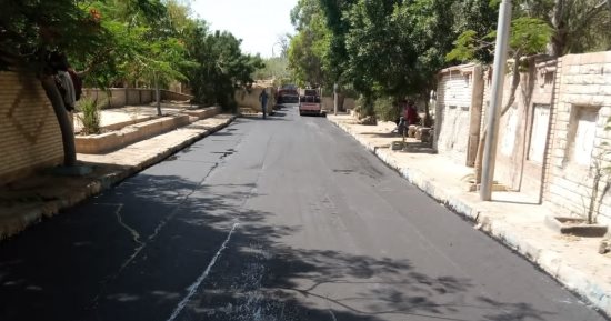 رصف طرق مقابر الثلاثينى ورفع كفاءة مرفق الصرف بمدينة المستقبل بالإسماعيلية