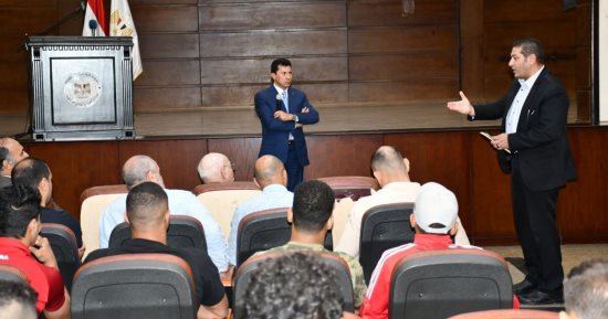 وزير الرياضة يلتقى بلاعبى المشروع القومى للموهبة والبطل الأوليمبى بمركز الابتكار الشبابى والتعلم