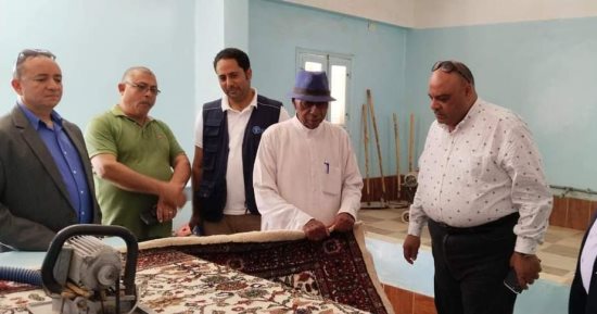 مدير تعليم الوادى الجديد يشهد انطلاق البرنامج التدريبى لصناعة الحرير الطبيعى