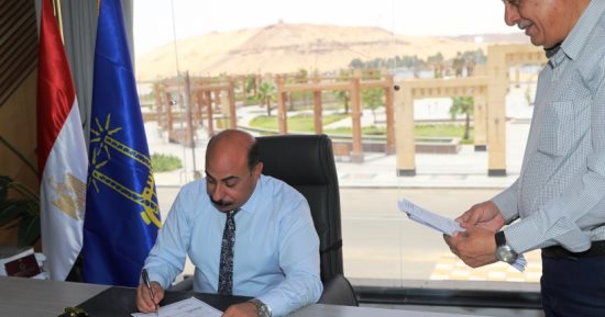 محافظ أسوان يوجه بفتح فصول للمرحلة الإعدادية بمدرسة جبل الزلط للتعليم الأساسى